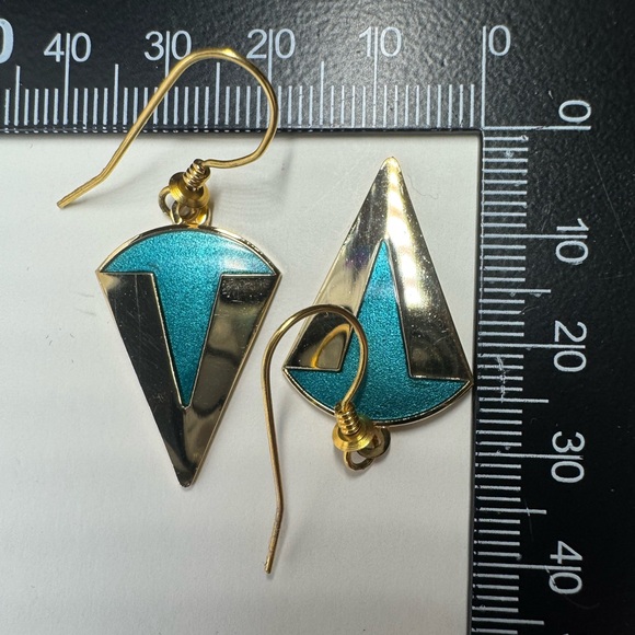 Roccoco Vtg 80s Aqua green geometric dangle hook Earrings - Picture 6 of 6